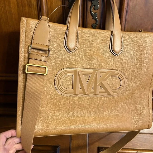 NWT Michael Kors GIGI Caramel Large Logo Jacquard Tote Bag ✨ NWT - Picture 4 of 13